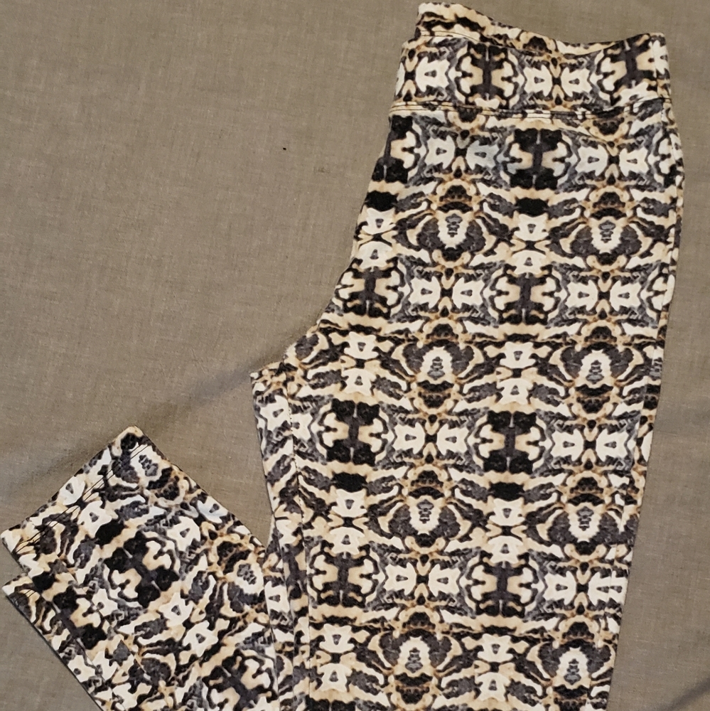 Express patterned legging